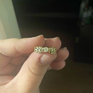 Gold ring with diamonds